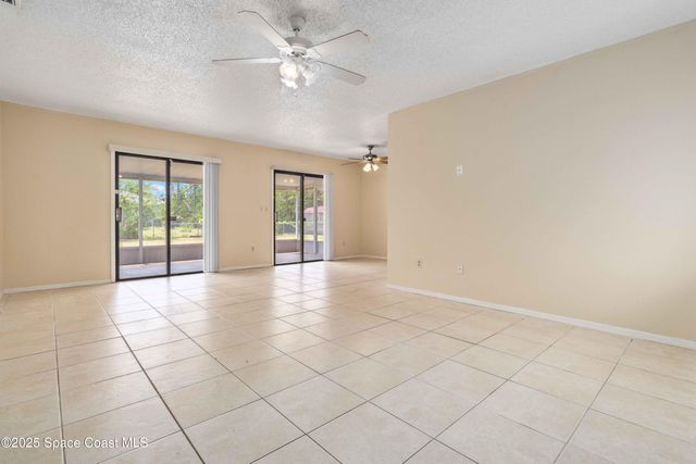 160 Crosspoint Street SE, Palm Bay, FL 32909