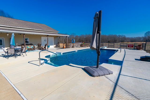 182 Old Camargo Rd, Fayetteville, TN 37334