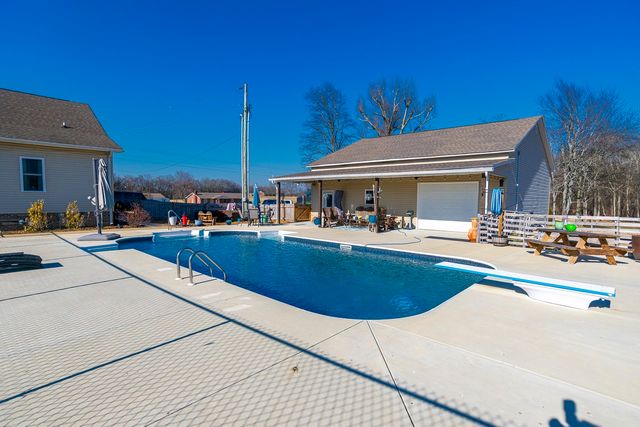 182 Old Camargo Rd, Fayetteville, TN 37334