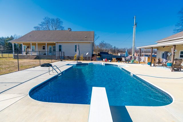 182 Old Camargo Rd, Fayetteville, TN 37334