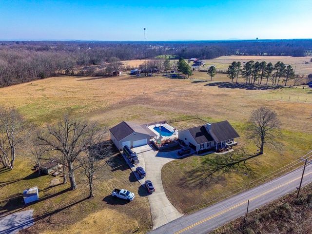 182 Old Camargo Rd, Fayetteville, TN 37334