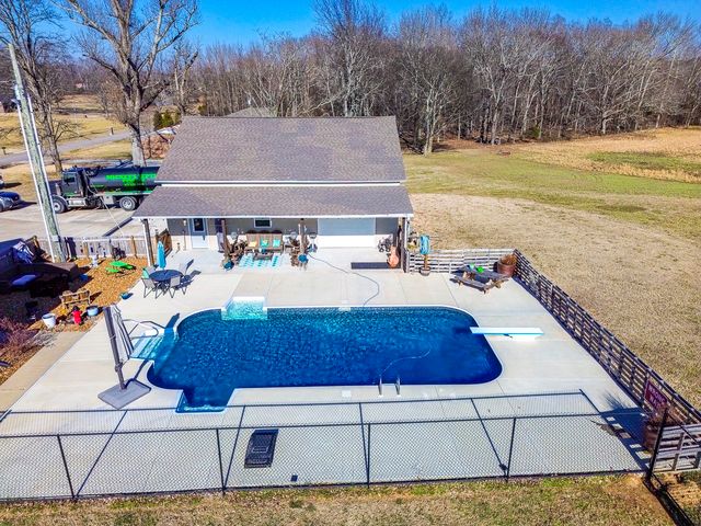 182 Old Camargo Rd, Fayetteville, TN 37334