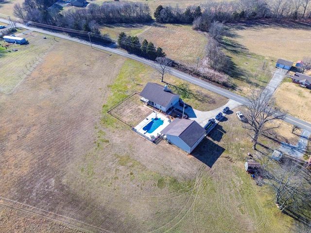 182 Old Camargo Rd, Fayetteville, TN 37334