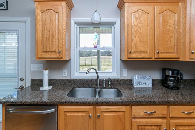 182 Old Camargo Rd, Fayetteville, TN 37334