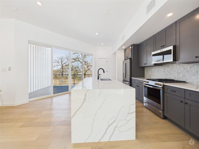 5912 Harold CT 105, Austin, TX 78721