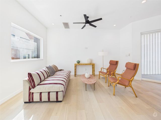 5912 Harold CT 105, Austin, TX 78721