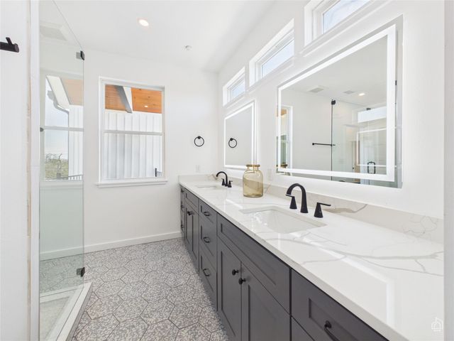 5912 Harold CT 105, Austin, TX 78721