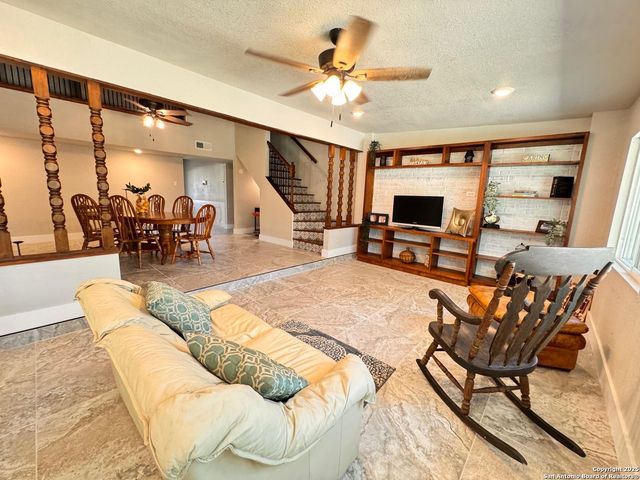 101 DANDELION LN, Castle Hills, TX 78213