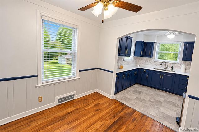 19336 Centralia, Redford, MI 48240
