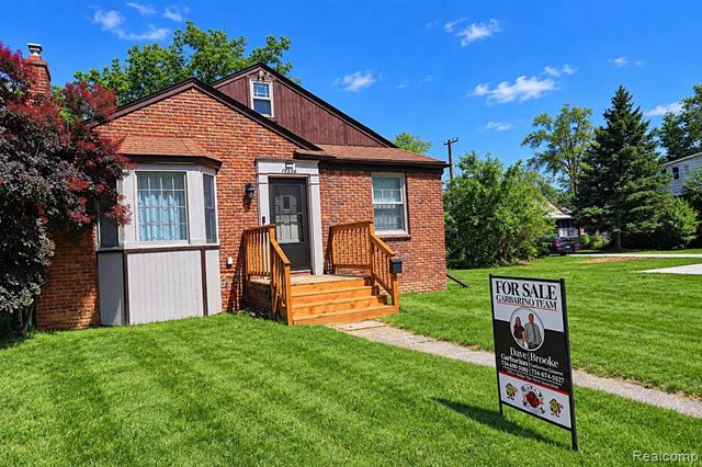 19336 Centralia, Redford, MI 48240