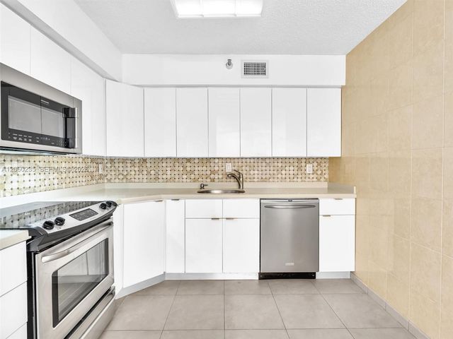 3530 Mystic Pointe Dr 1004, Aventura, FL 33180