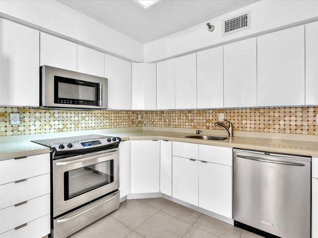 3530 Mystic Pointe Dr 1004, Aventura, FL 33180