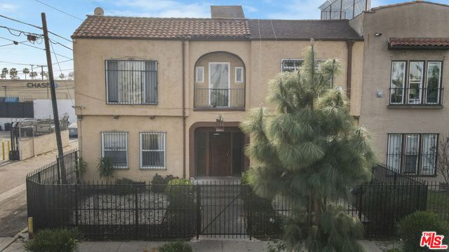 1014 W 57th Street, Los Angeles, CA 90037