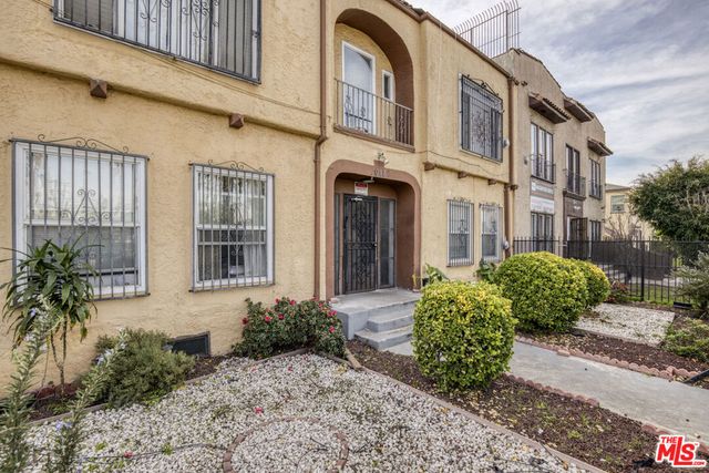 1014 W 57th Street, Los Angeles, CA 90037