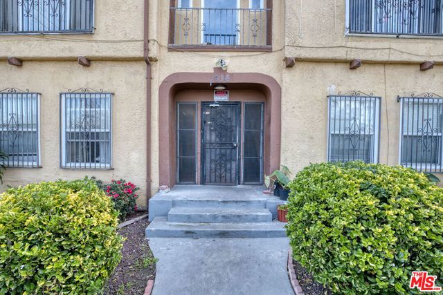 1014 W 57th Street, Los Angeles, CA 90037