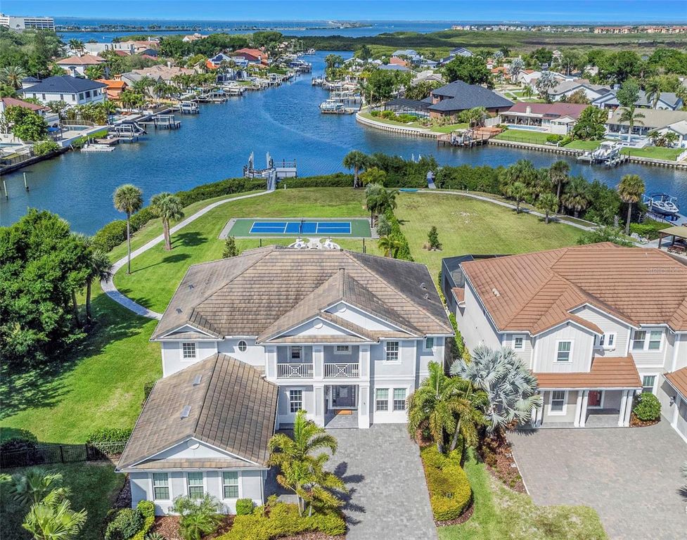 Image 3 of property listing at 4028 ROCKY SHORES DRIVE, Tampa, FL 33634