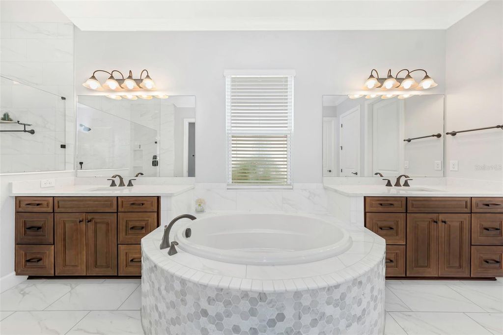 Image 27 of property listing at 4028 ROCKY SHORES DRIVE, Tampa, FL 33634