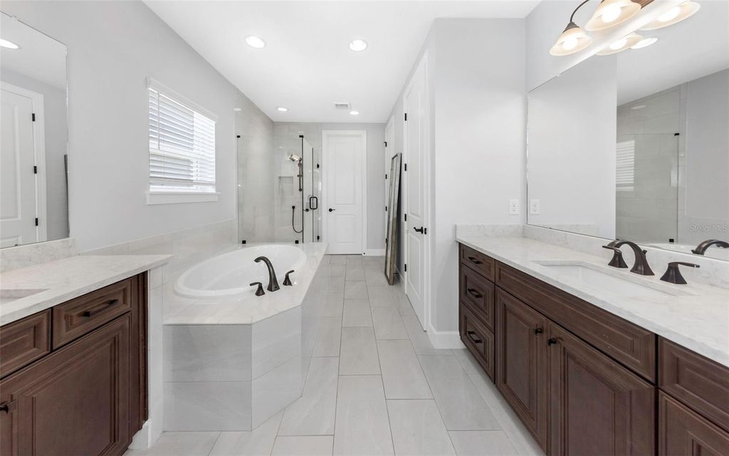 Image 29 of property listing at 4028 ROCKY SHORES DRIVE, Tampa, FL 33634