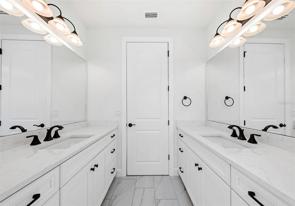 Image 31 of property listing at 4028 ROCKY SHORES DRIVE, Tampa, FL 33634
