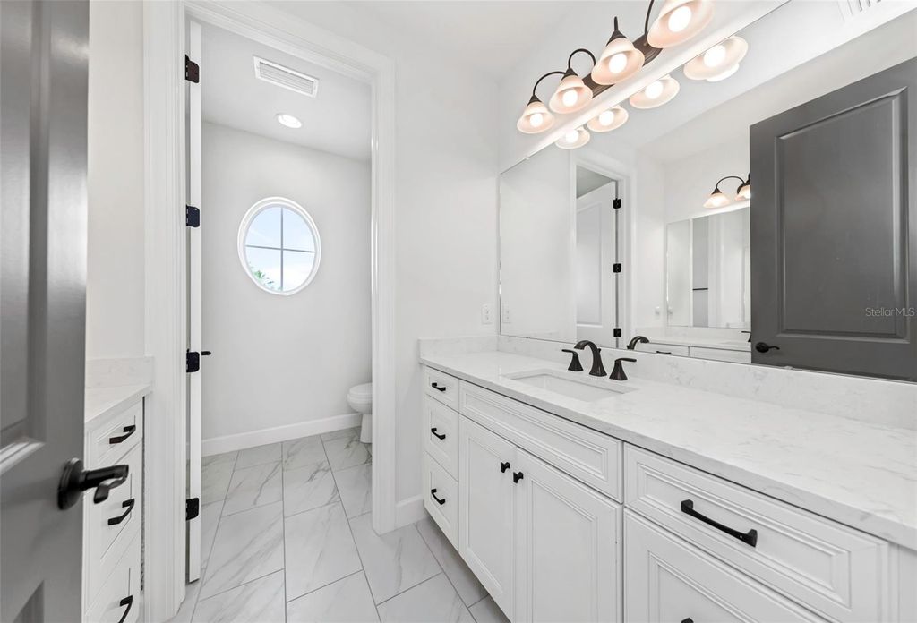 Image 36 of property listing at 4028 ROCKY SHORES DRIVE, Tampa, FL 33634