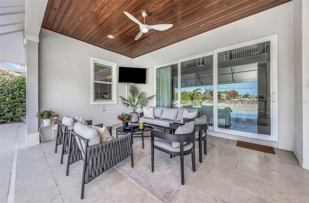 Image 37 of property listing at 4028 ROCKY SHORES DRIVE, Tampa, FL 33634