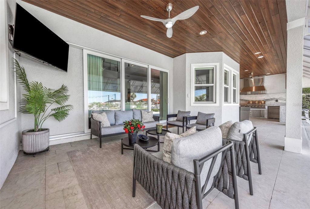 Image 38 of property listing at 4028 ROCKY SHORES DRIVE, Tampa, FL 33634