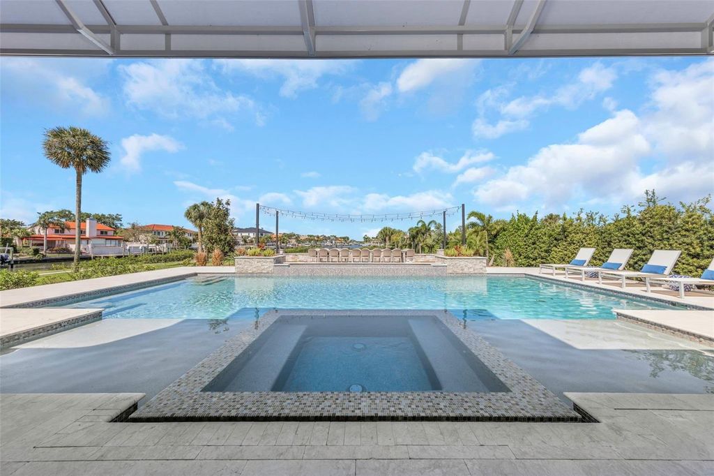 Image 41 of property listing at 4028 ROCKY SHORES DRIVE, Tampa, FL 33634