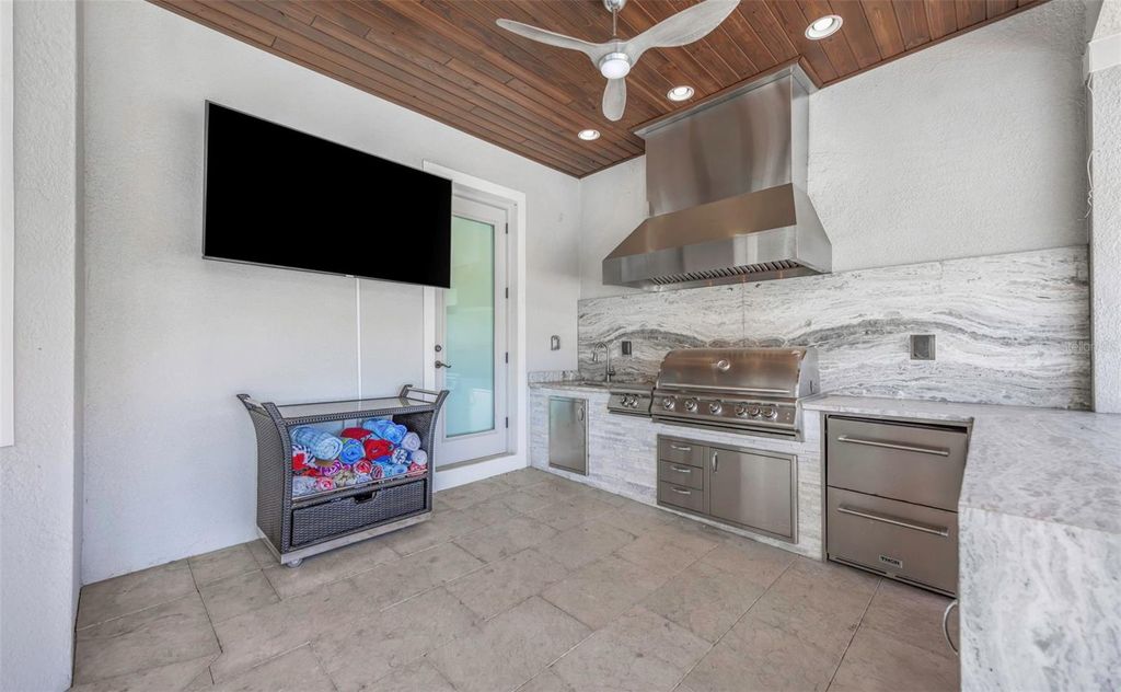 Image 44 of property listing at 4028 ROCKY SHORES DRIVE, Tampa, FL 33634