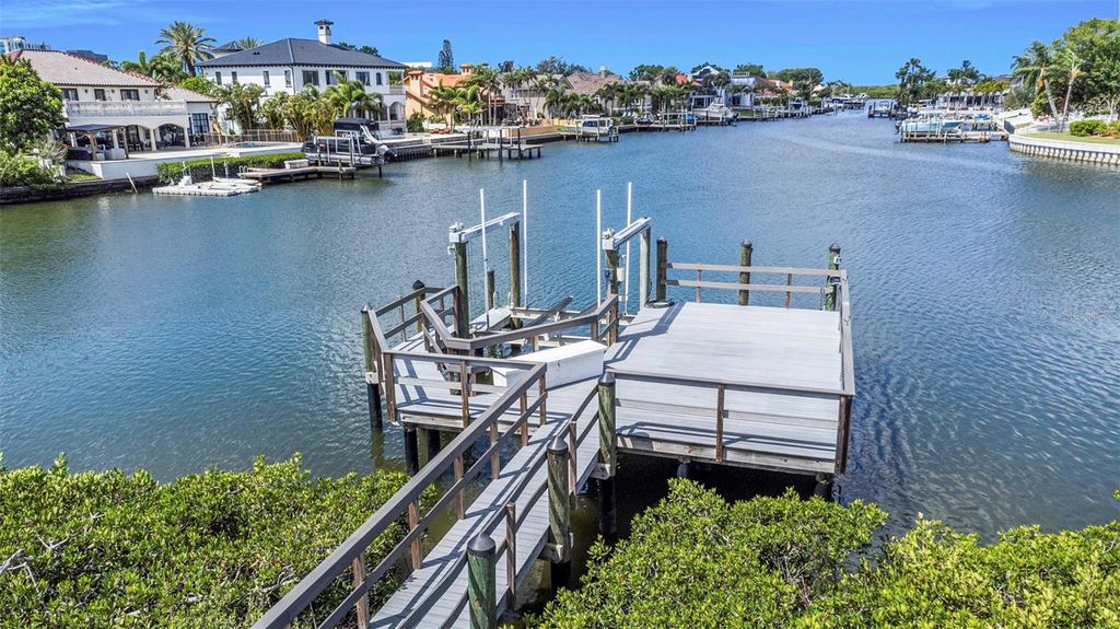 Image 57 of property listing at 4028 ROCKY SHORES DRIVE, Tampa, FL 33634