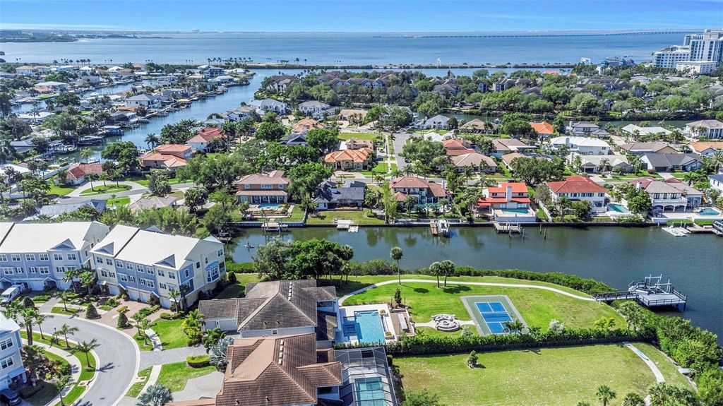 Image 75 of property listing at 4028 ROCKY SHORES DRIVE, Tampa, FL 33634