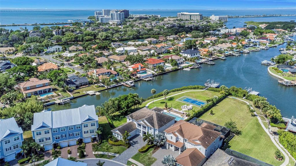 Image 76 of property listing at 4028 ROCKY SHORES DRIVE, Tampa, FL 33634
