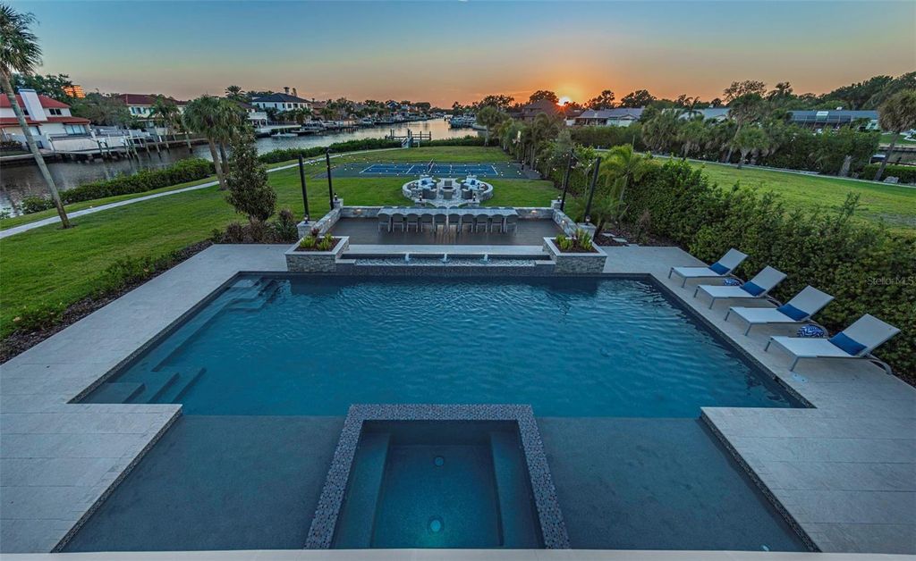 Image 96 of property listing at 4028 ROCKY SHORES DRIVE, Tampa, FL 33634