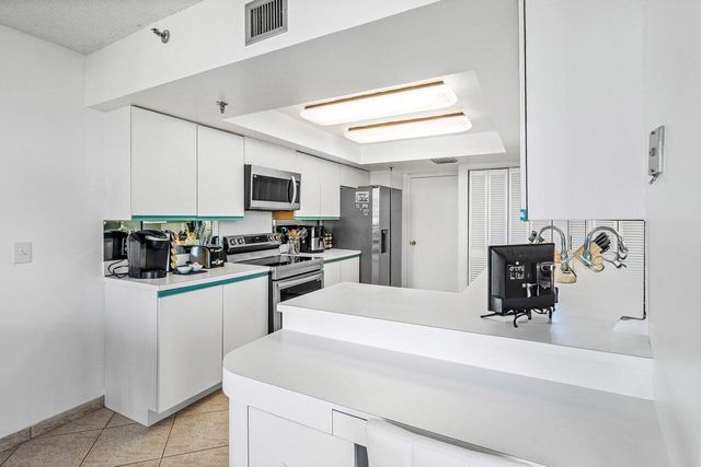 2427 Presidential Way 701, West Palm Beach, FL 33401