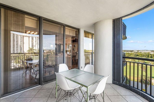 2427 Presidential Way 701, West Palm Beach, FL 33401