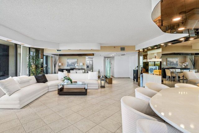 2427 Presidential Way 701, West Palm Beach, FL 33401