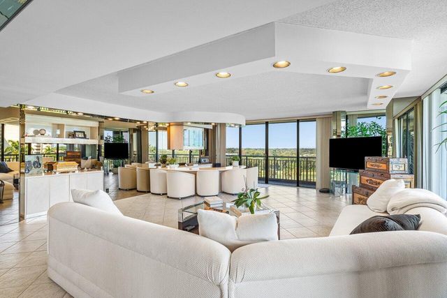 2427 Presidential Way 701, West Palm Beach, FL 33401