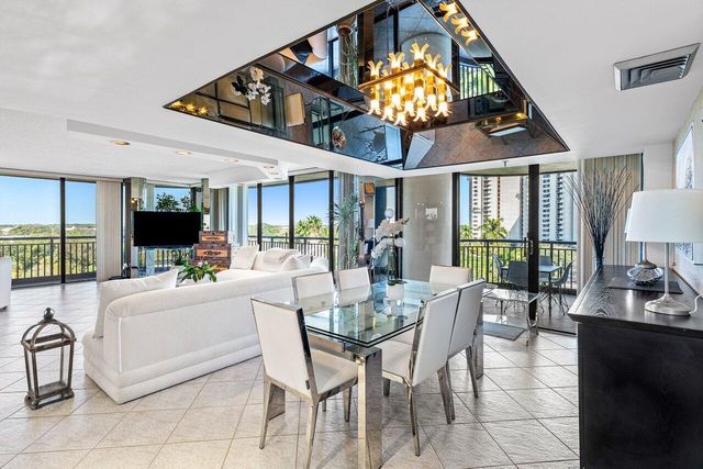 2427 Presidential Way 701, West Palm Beach, FL 33401