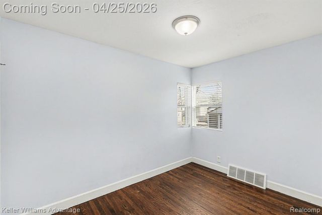 941 W Farnum Avenue, Madison Heights, MI 48071