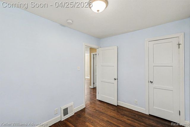 941 W Farnum Avenue, Madison Heights, MI 48071