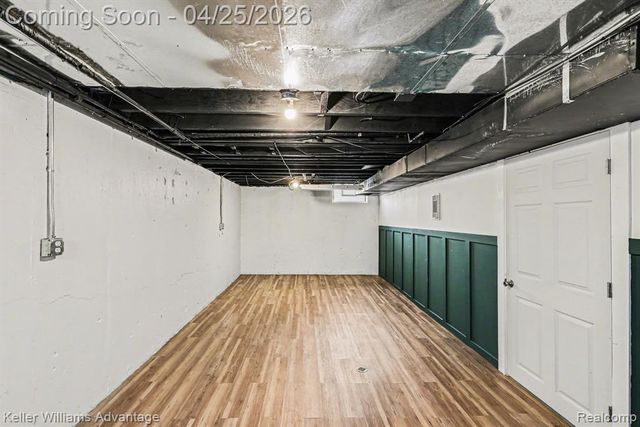 941 W Farnum Avenue, Madison Heights, MI 48071