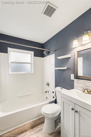 941 W Farnum Avenue, Madison Heights, MI 48071