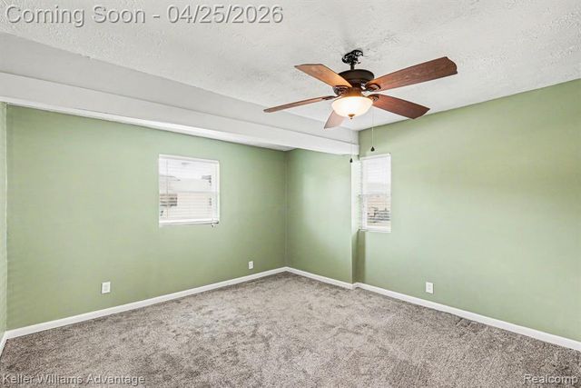 941 W Farnum Avenue, Madison Heights, MI 48071