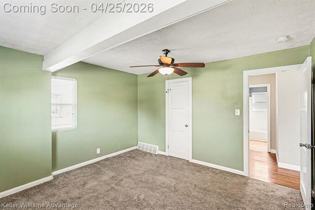 941 W Farnum Avenue, Madison Heights, MI 48071