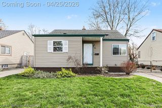 941 W Farnum Avenue, Madison Heights, MI 48071