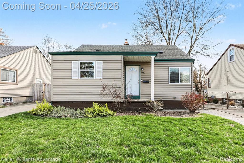 941 W Farnum Avenue, Madison Heights, MI 48071
