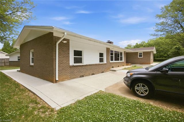 5700 Old Oak Ridge Road, Greensboro, NC 27410
