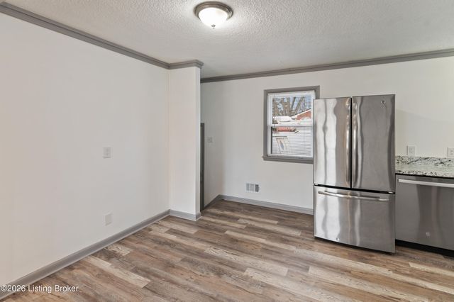 9309 Cloverwood Ln, Louisville, KY 40291