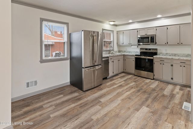 9309 Cloverwood Ln, Louisville, KY 40291