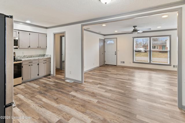 9309 Cloverwood Ln, Louisville, KY 40291