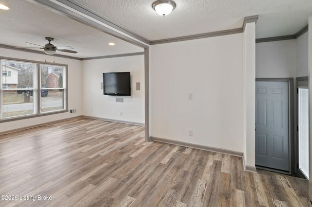 9309 Cloverwood Ln, Louisville, KY 40291